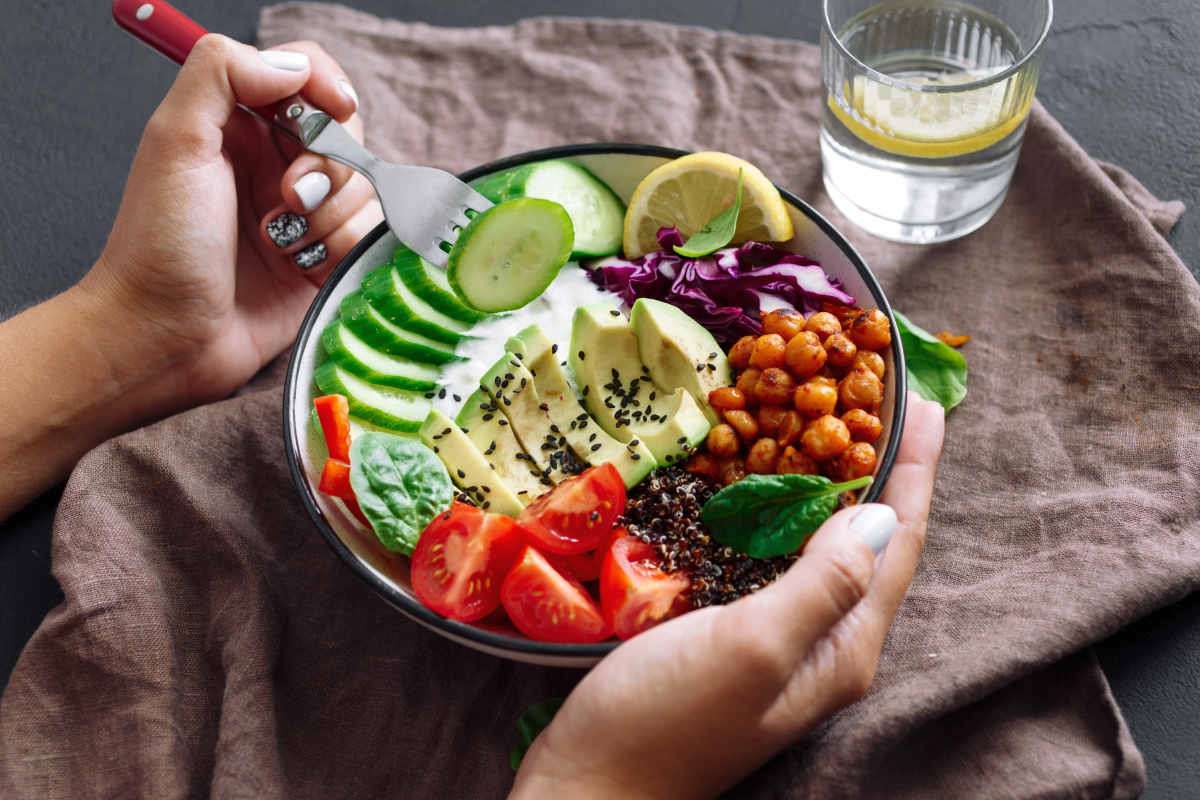 Woman is eating healthy lunch | How To Maintain Weight Loss In A Healthy Way | Number of calories