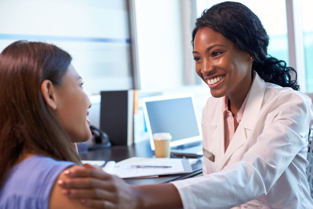 Doctor Wearing White Coat Meeting With Female Patient | Discovery Of How Cells Respond To Oxygen Wins 2019 Nobel Prize In Medicine | nobel prize medicine 2019