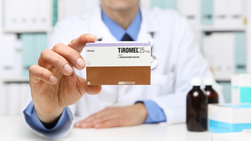 doctor showing drug box | Tiromel: What You Must Know About This Thyroid Hormone | tiromel | thyroid hormone | Featured