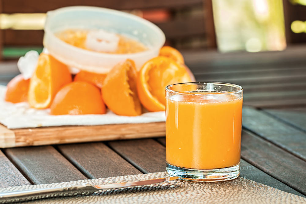 Freshly squeezed orange juice | Best Fruits For Hypothyroidism | Hypothyroid Diet Food | thyroid healing foods