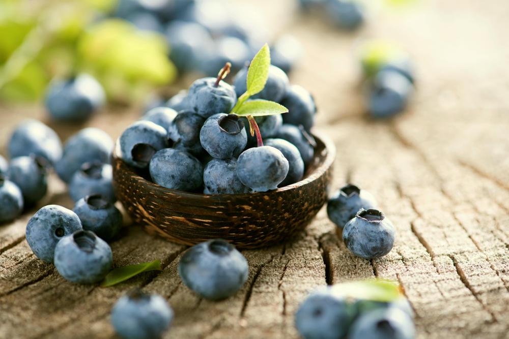 Freshly picked blueberries in wooden bowl | Best Fruits For Hypothyroidism | Hypothyroid Diet Food | foods to eat with hypothyroidism