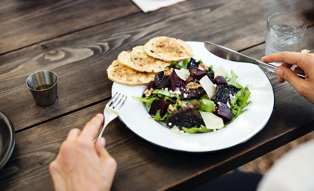 appetizer bread healthy eating | How To Avoid Weight Gain This Holiday Season | how to not gain weight | average holiday weight gain