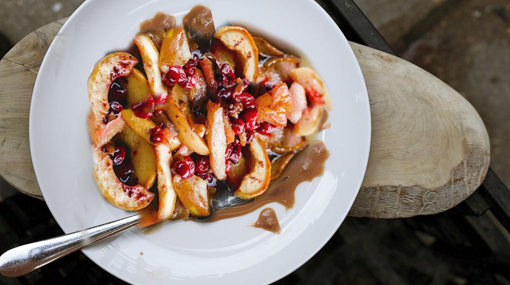 vegan hot fruit bake | Healthy Holiday Recipes For A Festive Dinner | healthy holiday recipes | healthy christmas dinner