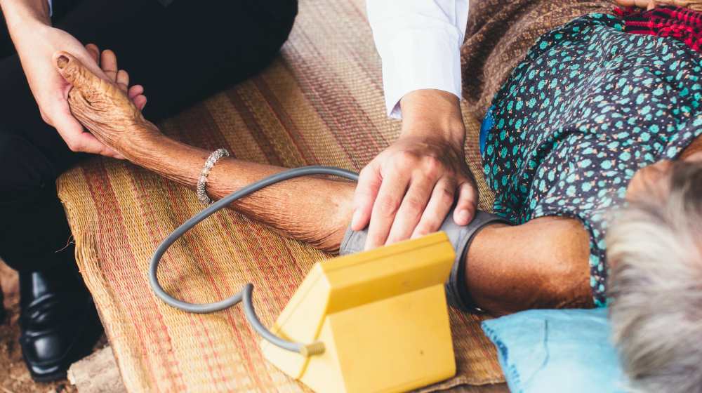 doctor listening to patient's heartbeat | How Telehealth Is Transforming Healthcare In Rural Areas | rural areas | telehealth services 