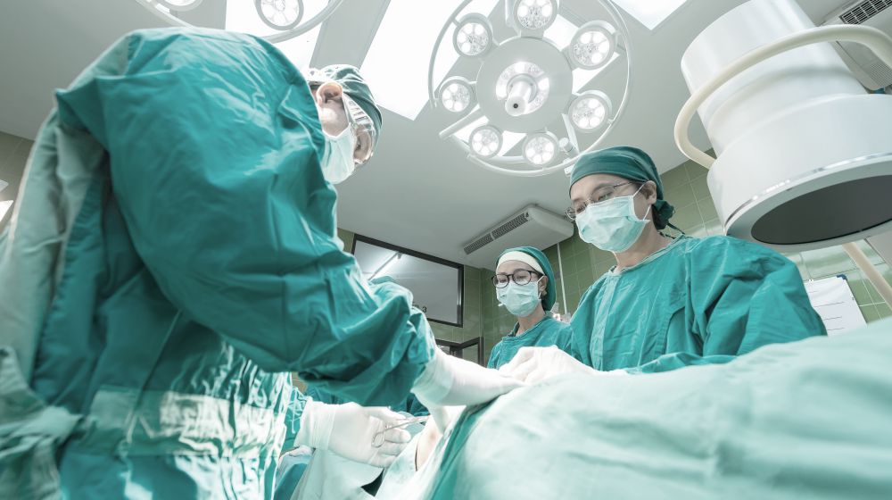 surgeons inside operating room | Parathyroid Disease | What You Need To Know About Hyperparathyroidism | parathyroid disease | parathyroid disease treatment