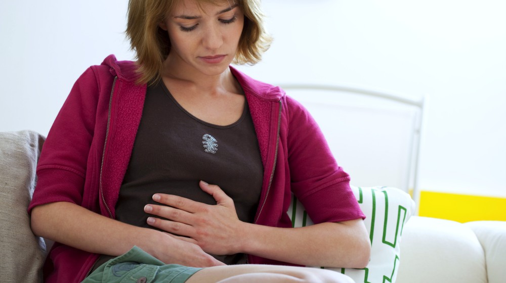 woman having abdominal pain | Low Thyroid Diet Recipes And Diet Tips | Hypothyroid Diet Plan | low thyroid diet | foods to eat with hypothyroidism