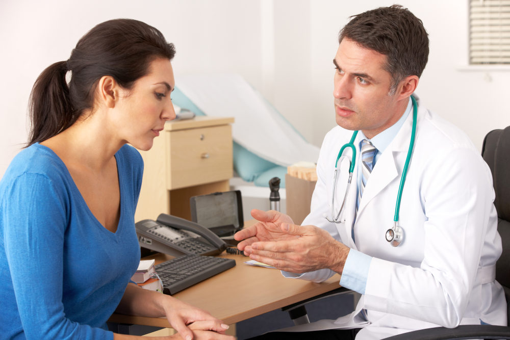 American doctor talking to woman | Reverse Leptin Resistance In Ways | leptin resistance symptoms