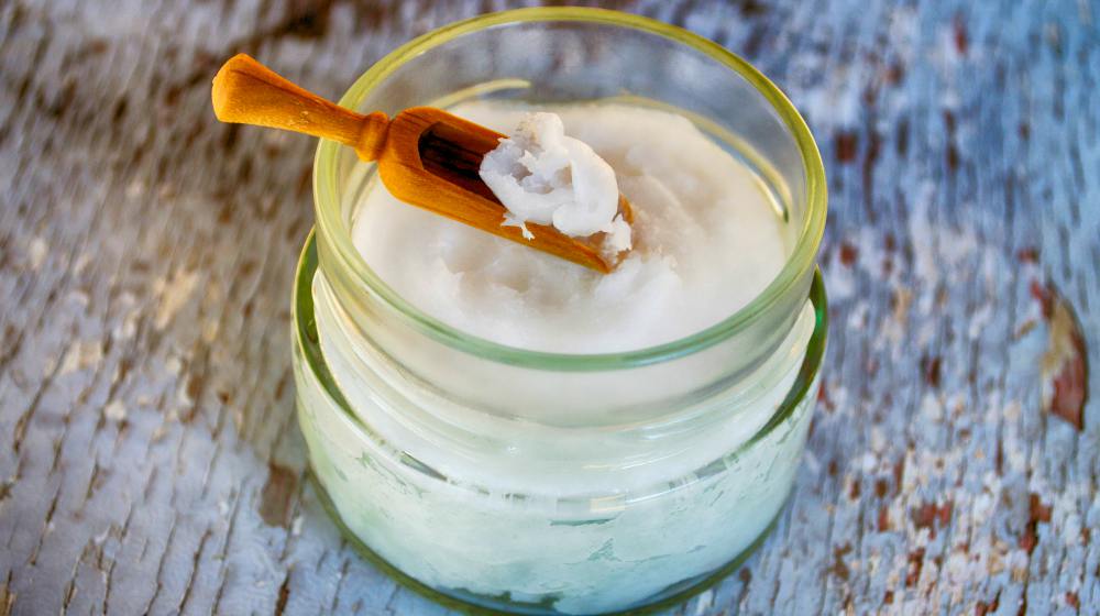 clear glass container with coconut oil | Low Thyroid Diet Recipes And Diet Tips | Hypothyroid Diet Plan | low thyroid diet | hypothyroidism diet plan